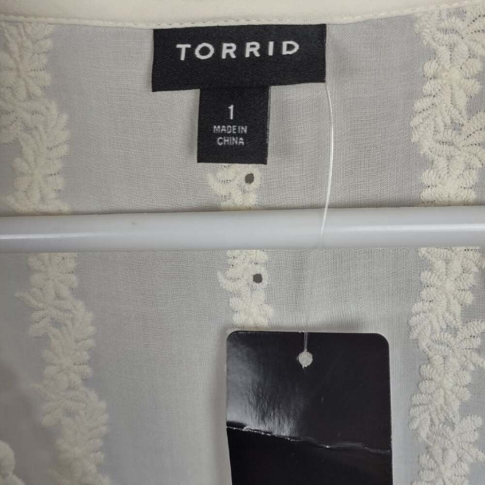 Torrid Ivory Eyelet Embroidered Blouse Size 1 - Picture 6 of 15